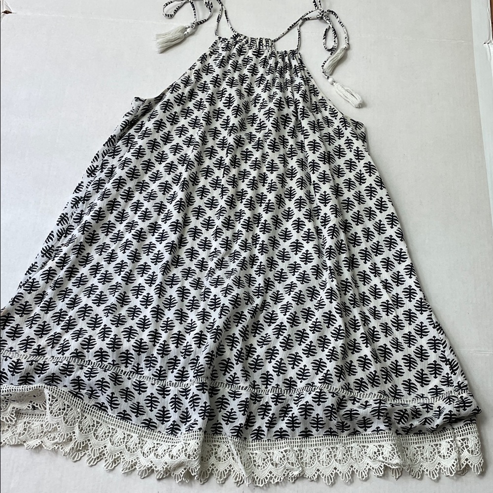 OLD NAVY HALTER, MINI DRESS, BLACK AND WHITE LEAF PRINT LACE TRIM HEM SIZE LARGE